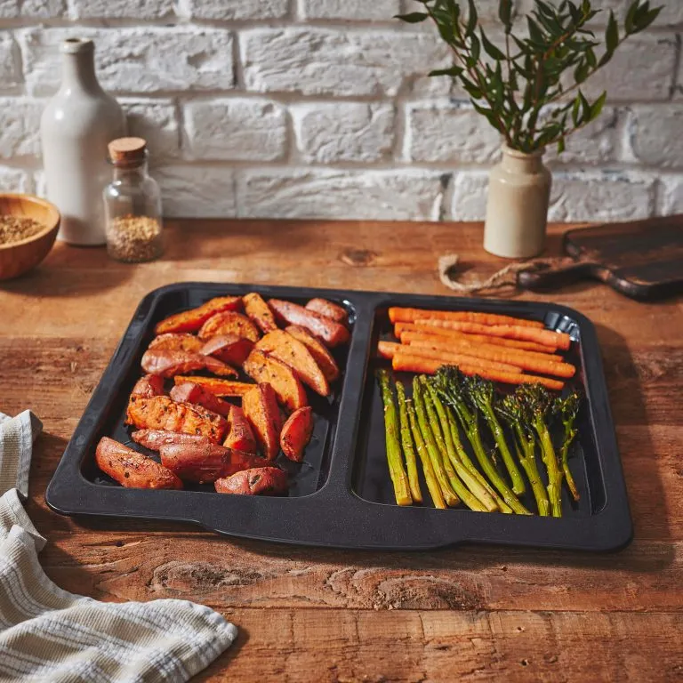 0sEnamel-06mm-Handled-Dual-Oven-Tray-Black_1-1