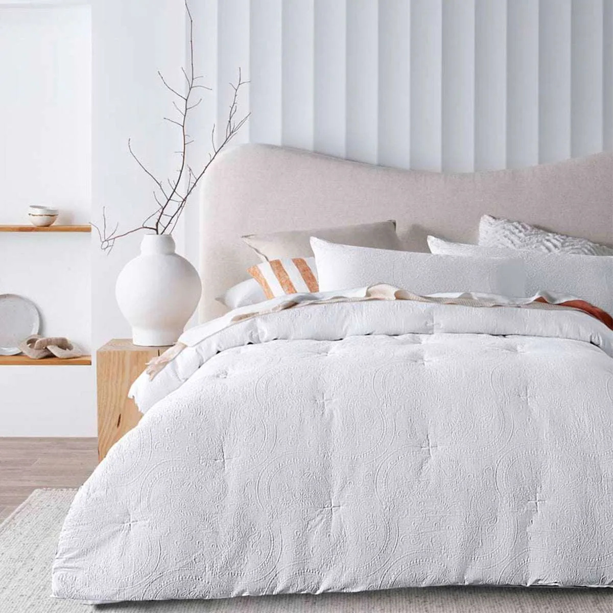 5eAccessorize-Elma-White-Jacquard-3-Piece-Comforter-Set-King