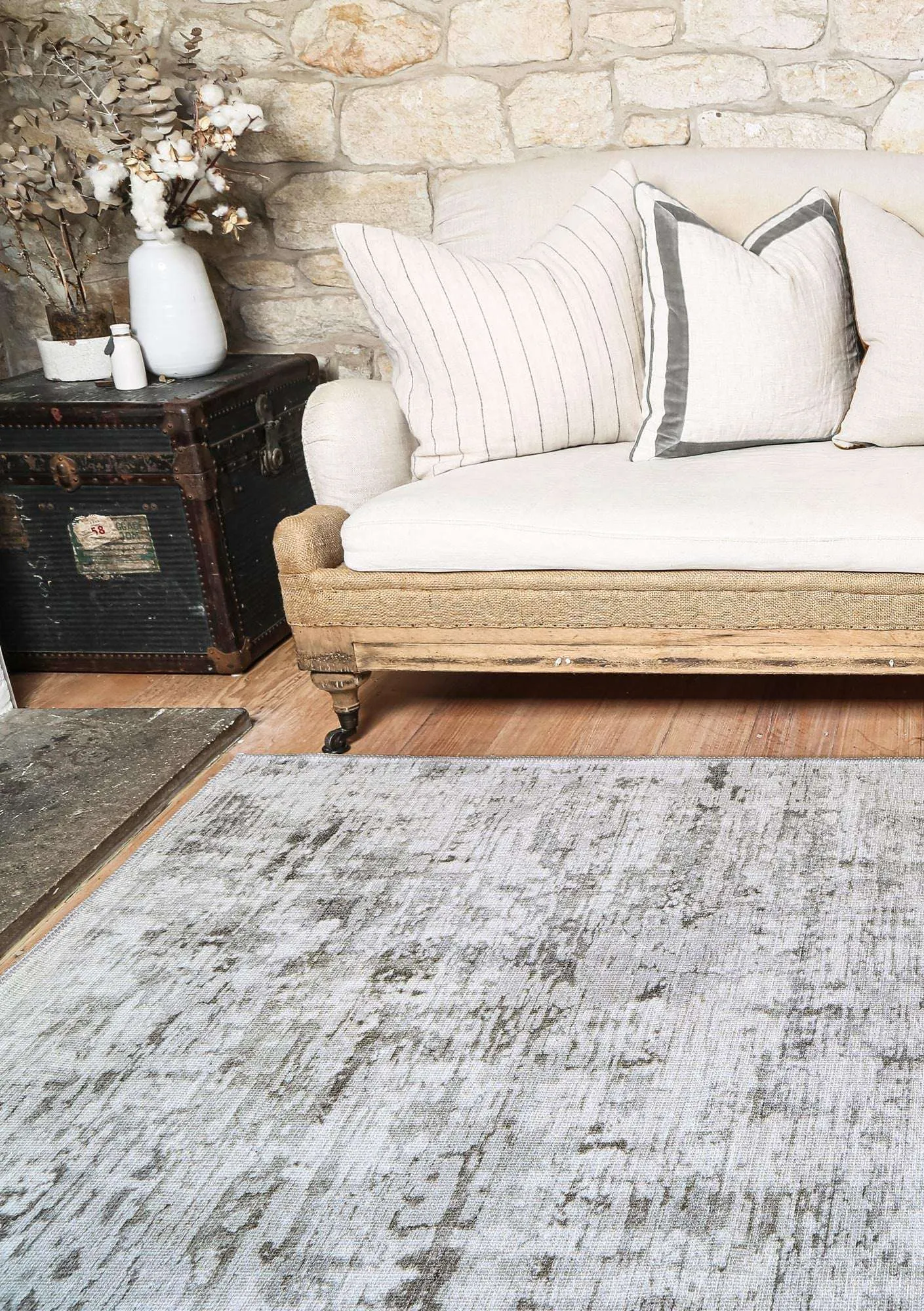 5qvintage-crown-alfred-ivory-distressed-vintage-rug-160X230_1