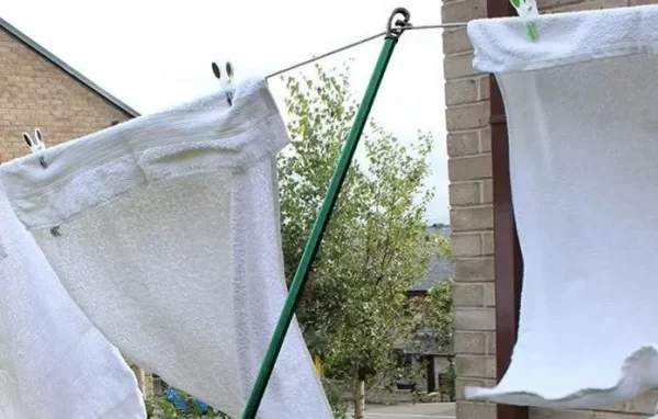 Extendable Clothes Line Prop (Assorted Colours)