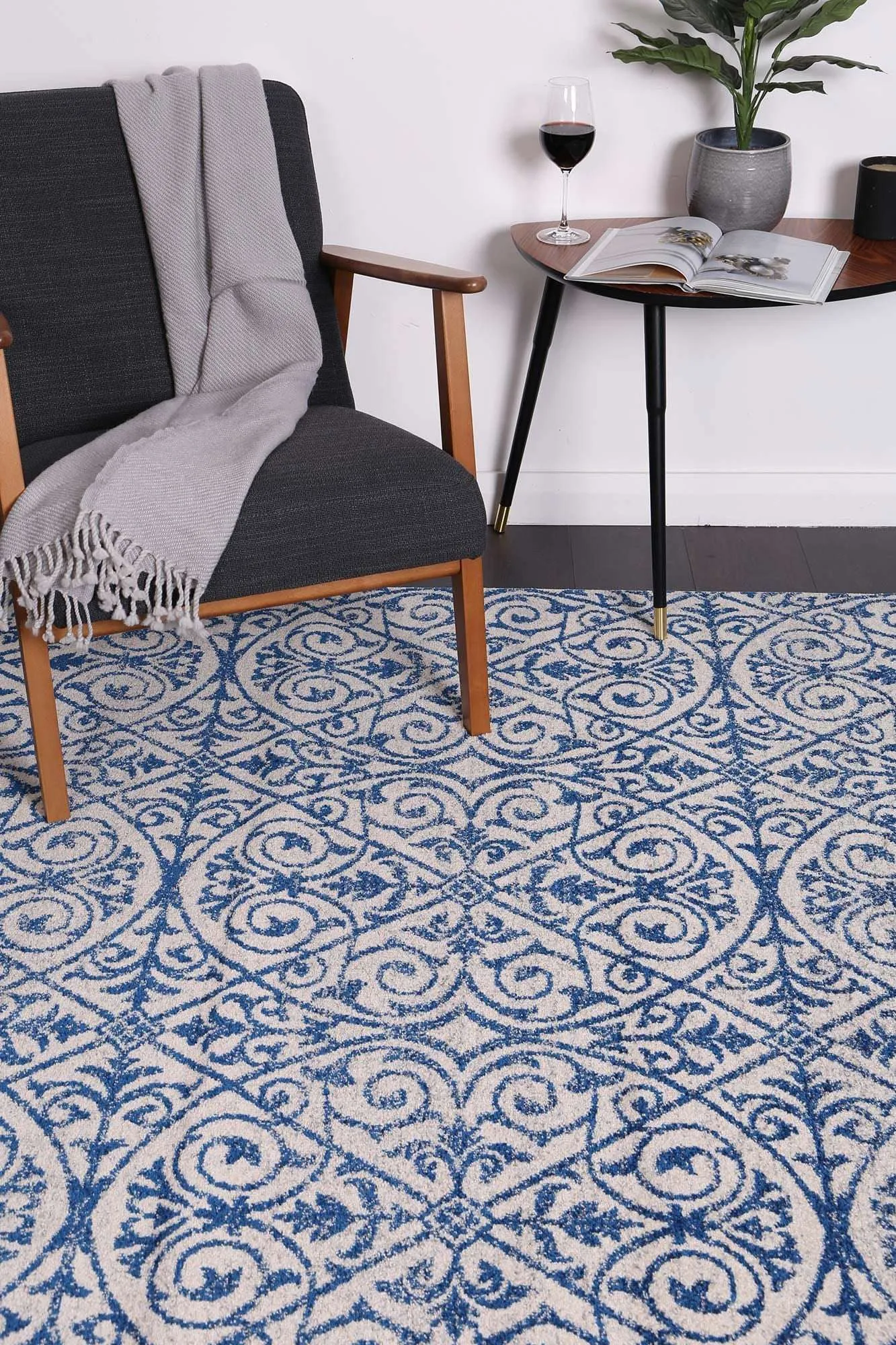 9odelicate-katherine-blue-ivory-rug-200x290-1